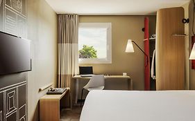 Ibis Massy